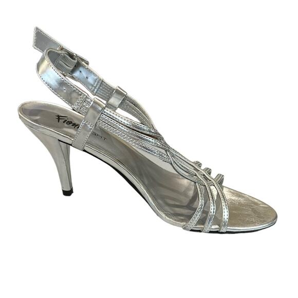 FIONi nights silver faux leather strapy sandal. Size 6 - Picture 4 of 9